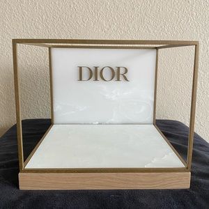 Dior Display Unit